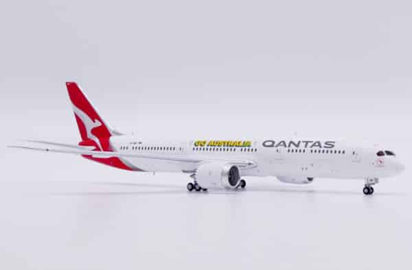 JC Wings 1:400 Qantas Airways Boeing B787-9 Dreamliner "Go Australia - Flaps Up" VH-ZNH (XX40317) - Image 4