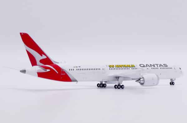 JC Wings 1:400 Qantas Airways Boeing B787-9 Dreamliner "Go Australia - Flaps Up" VH-ZNH (XX40317) - Image 7