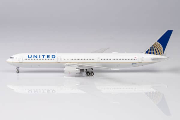Panda Models 1:400 United Airlines Boeing B767-400(ER) N66051 (PM62419)
