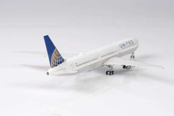 Panda Models 1:400 United Airlines Boeing B767-400(ER) N66051 (PM62419) - Image 3