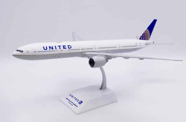 JC Wings 1:200 United Airlines Boeing B777-300(ER) "Flaps Up" N2534U (XX20422) - Image 9