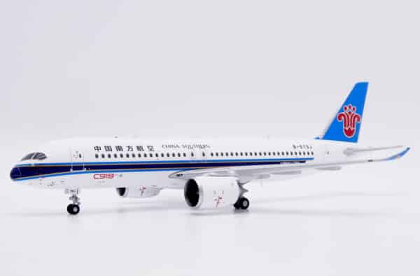 JC Wings 1:200 China Southern Airlines COMAC C919-100 B-919J (XX20530) - Image 3