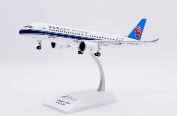 JC Wings 1:200 China Southern Airlines COMAC C919-100 B-919J (XX20530) - Image 9
