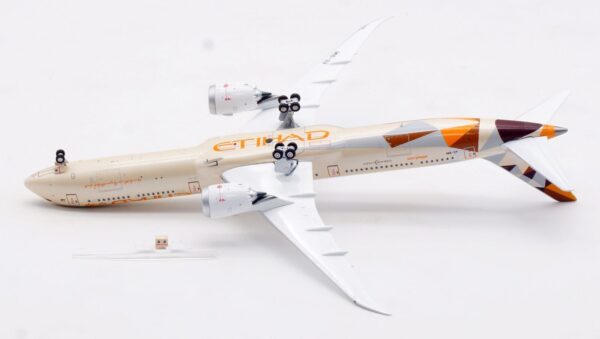 Aviation 400 1:400 Etihad Airways Boeing B787-10 Dreamliner A6-BMI (AV4231) - Image 8