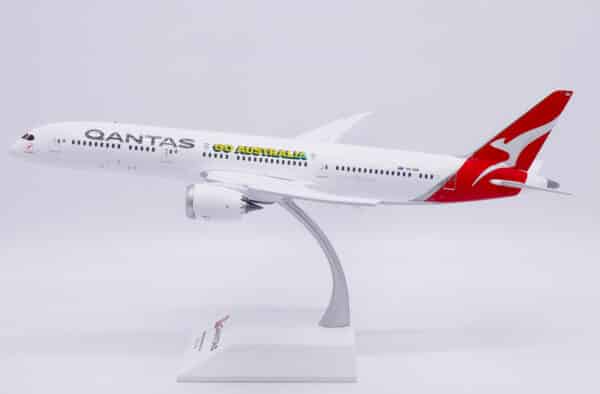 JC Wings 1:200 Qantas Airways Boeing B787-9 Dreamliner "Go Australia - Flaps Down" VH-ZNH (XX20568A) - Image 10