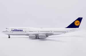 JC Wings 1:200 Lufthansa Boeing B747-8i "Bremen" D-ABYR (EW2748003)