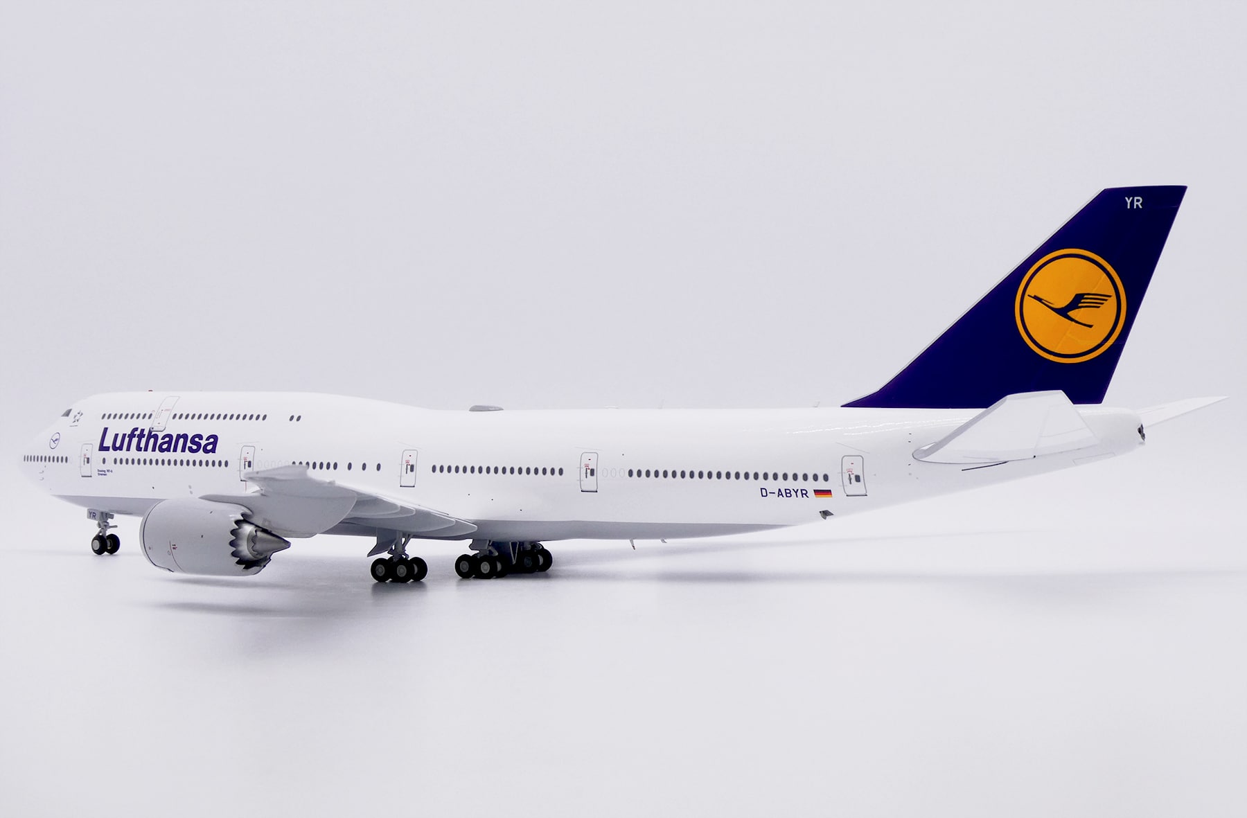 JC Wings 1:200 Lufthansa Boeing B747-8i 