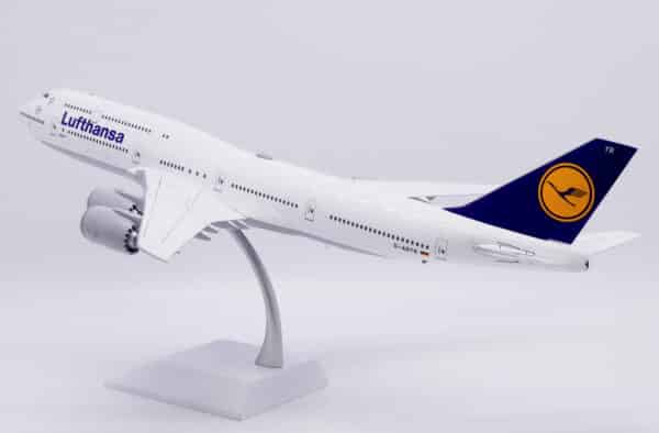 JC Wings 1:200 Lufthansa Boeing B747-8i "Bremen" D-ABYR (EW2748003) - Image 12