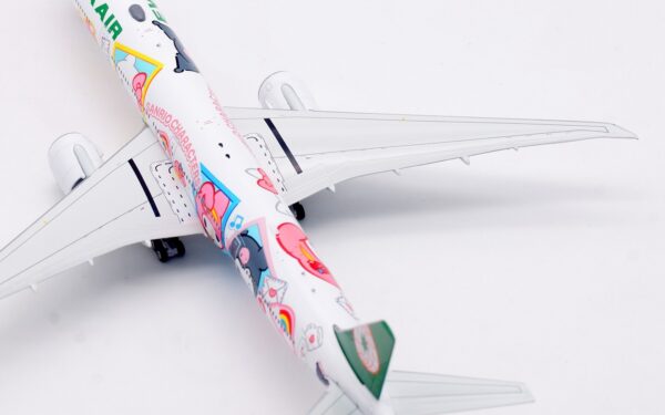 Aviation 400 1:400 Eva Air Boeing B777-300(ER) "Hello Kitty - Besties Jet" B-16722 (AV4280) - Image 13