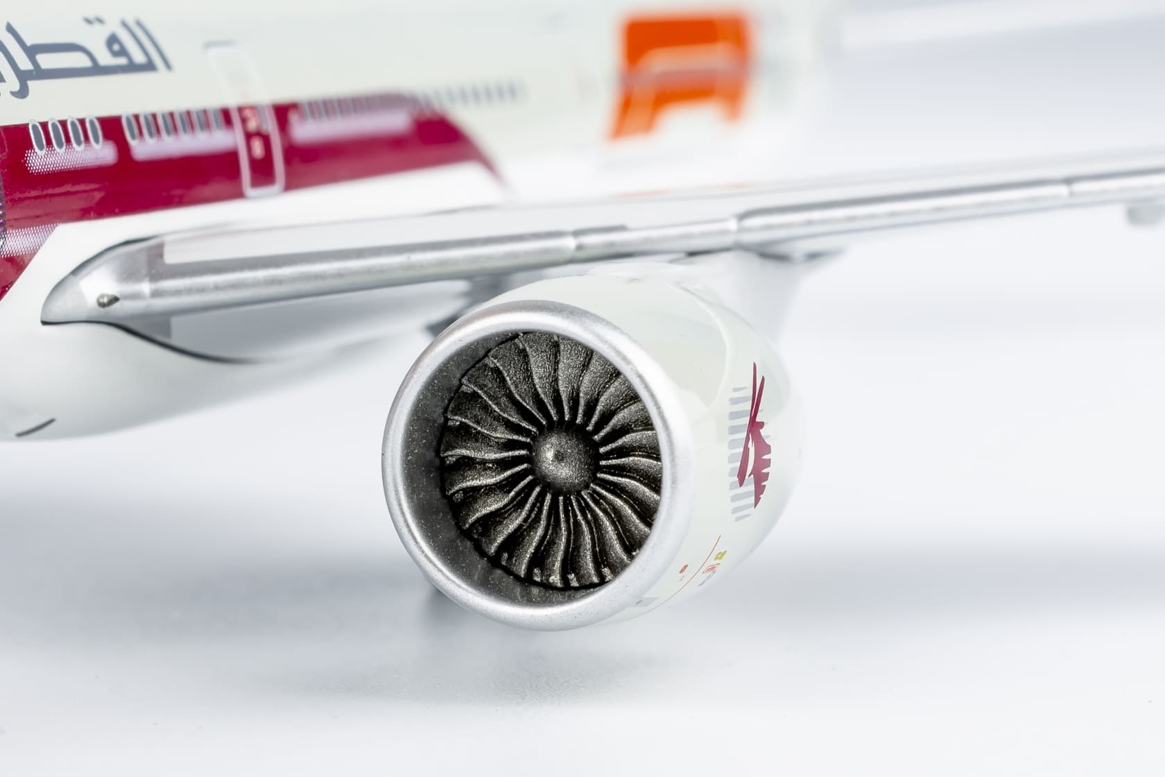 NG Models 1:400 Qatar Airways Boeing B777-300(ER) 