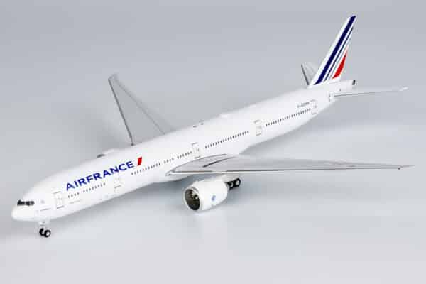 NG Models 1:400 Air France Boeing B777-300(ER) F-GZNA (NG73053) - Image 3