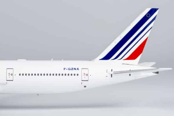 NG Models 1:400 Air France Boeing B777-300(ER) F-GZNA (NG73053) - Image 5