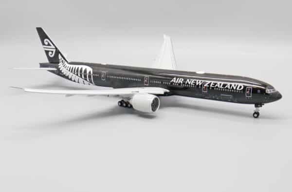 JC Wings 1:200 Air New Zealand Boeing B777-300(ER) "All Blacks - Flaps Down" ZK-OKQ (XX20157A) - Image 3
