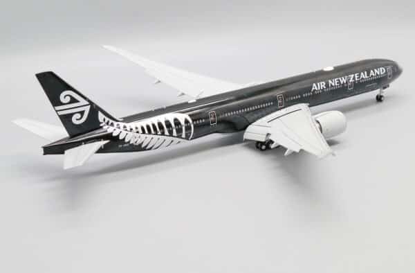 JC Wings 1:200 Air New Zealand Boeing B777-300(ER) "All Blacks - Flaps Down" ZK-OKQ (XX20157A) - Image 6