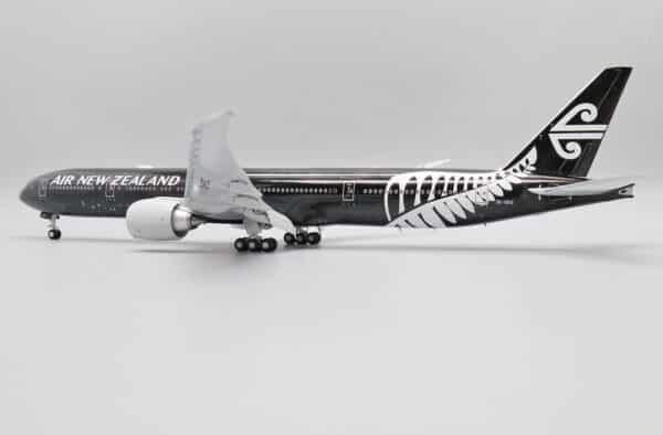 JC Wings 1:200 Air New Zealand Boeing B777-300(ER) "All Blacks - Flaps Down" ZK-OKQ (XX20157A) - Image 9