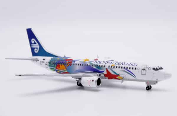 JC Wings 1:400 Air New Zealand Boeing B737-300 "Millenium – America’s Cup" ZK-NGA (XX4969) - Image 4