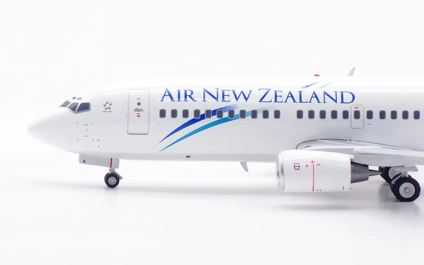 InFlight 200 1:200 Air New Zealand Boeing B737-300 "Pacific Wave" ZK-NGA (IF733NZ0624) - Image 4