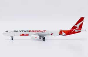 JC Wings 1:400 Qantas Freight (Express Freighters) Airbus A321-200(P2F) "Santa's Freight" VH-XF4 (XX40613)