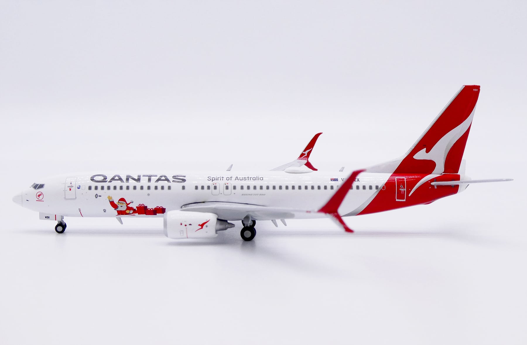 JC Wings 1:400 Qantas Airways Boeing B737-800S "Santa" VH-VZX (XX40614)