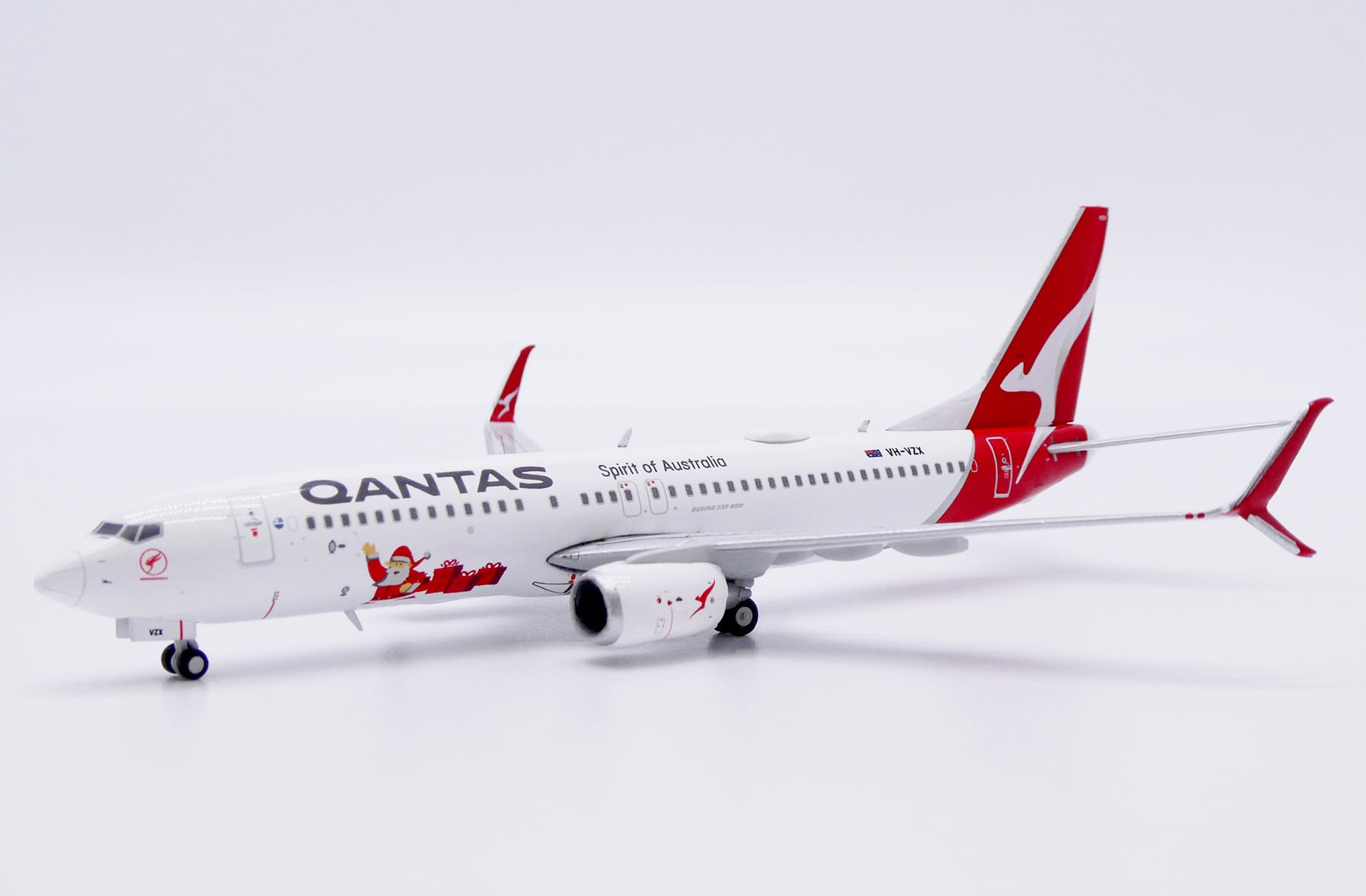 JC Wings 1:400 Qantas Airways Boeing B737-800S "Santa" VH-VZX (XX40614) - Image 3