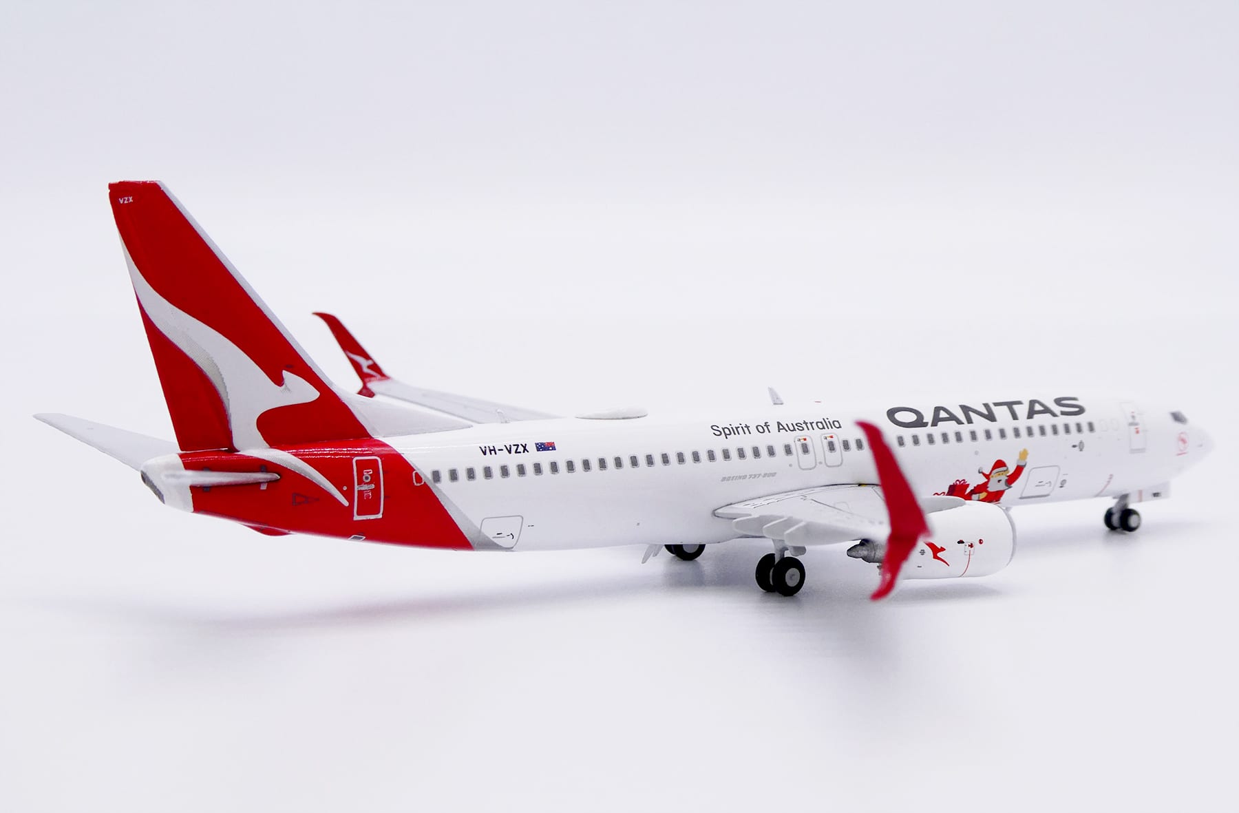 JC Wings 1:400 Qantas Airways Boeing B737-800S "Santa" VH-VZX (XX40614) - Image 6