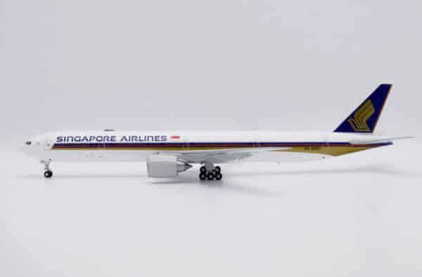 JC Wings Advanced 1:200 Singapore Airlines Boeing B777-300(ER) "Flaps Up" 9V-SWZ (EW277W010E)