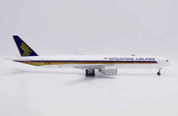 JC Wings Advanced 1:200 Singapore Airlines Boeing B777-300(ER) "Flaps Up" 9V-SWZ (EW277W010E) - Image 4