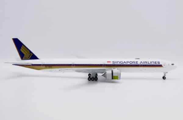 JC Wings Advanced 1:200 Singapore Airlines Boeing B777-300(ER) "Flaps Up" 9V-SWZ (EW277W010E) - Image 3