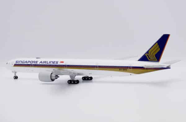 JC Wings Advanced 1:200 Singapore Airlines Boeing B777-300(ER) "Flaps Up" 9V-SWZ (EW277W010E) - Image 11