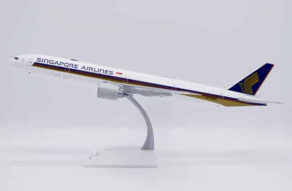 JC Wings Advanced 1:200 Singapore Airlines Boeing B777-300(ER) "Flaps Up" 9V-SWZ (EW277W010E) - Image 15
