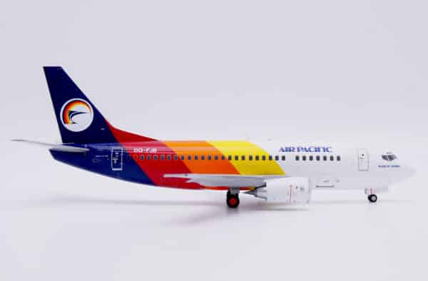 JC Wings 1:200 Air Pacific Boeing B737-500 "Island of Taveuni" DQ-FJB (XX20494) - Image 2