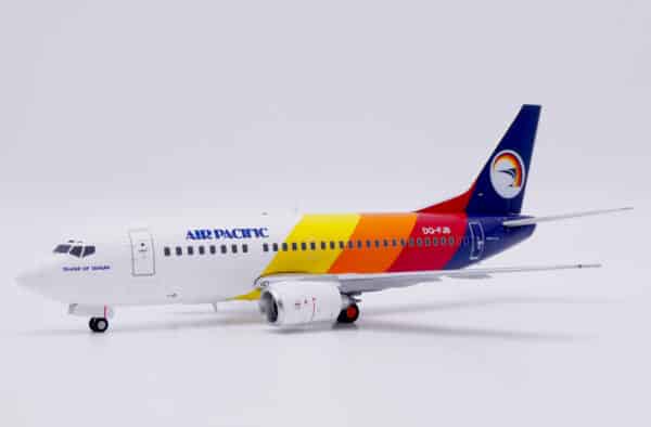 JC Wings 1:200 Air Pacific Boeing B737-500 "Island of Taveuni" DQ-FJB (XX20494) - Image 3