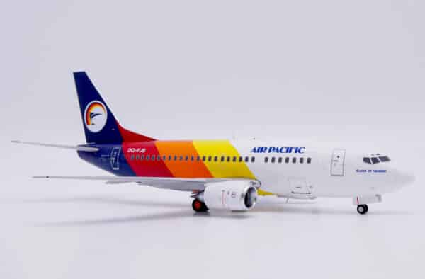 JC Wings 1:200 Air Pacific Boeing B737-500 "Island of Taveuni" DQ-FJB (XX20494) - Image 4