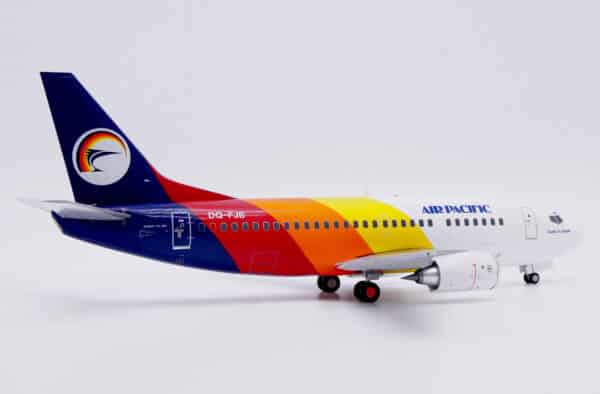 JC Wings 1:200 Air Pacific Boeing B737-500 "Island of Taveuni" DQ-FJB (XX20494) - Image 6