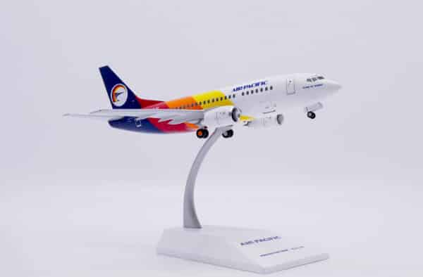 JC Wings 1:200 Air Pacific Boeing B737-500 "Island of Taveuni" DQ-FJB (XX20494) - Image 8