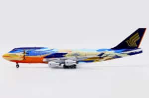 JC Wings 1:400 Singapore Airlines Boeing B747-400 "Tropical - Flaps Up" 9V-SPK (XX40213)