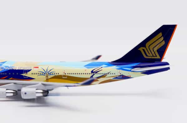 JC Wings 1:400 Singapore Airlines Boeing B747-400 "Tropical - Flaps Up" 9V-SPK (XX40213) - Image 7