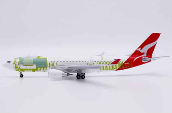 JC Wings 1:400 Qantas Freight (Express Freighters) Airbus A330-200(P2F) "Bare Metal" VH-EBF (XX40244)
