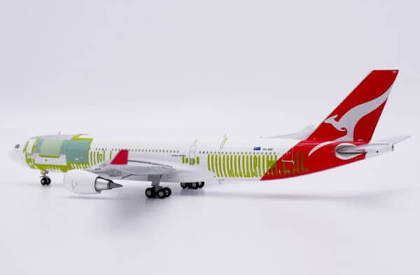 JC Wings 1:400 Qantas Freight (Express Freighters) Airbus A330-200(P2F) "Bare Metal" VH-EBF (XX40244) - Image 5
