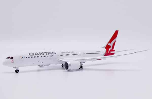 JC Wings 1:400 Qantas Airways Boeing B787-9 Dreamliner "Boomerang - Flaps Down" VH-ZNF (XX40367A) - Image 3