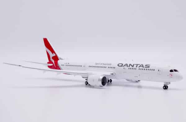 JC Wings 1:400 Qantas Airways Boeing B787-9 Dreamliner "Boomerang - Flaps Down" VH-ZNF (XX40367A) - Image 4