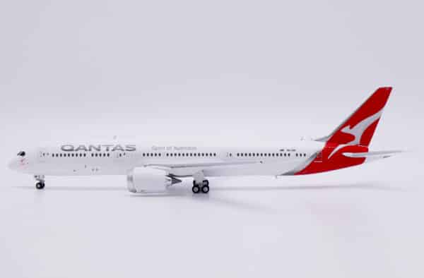 JC Wings 1:400 Qantas Airways Boeing B787-9 Dreamliner "Boomerang - Flaps Up" VH-ZNF (XX40367)