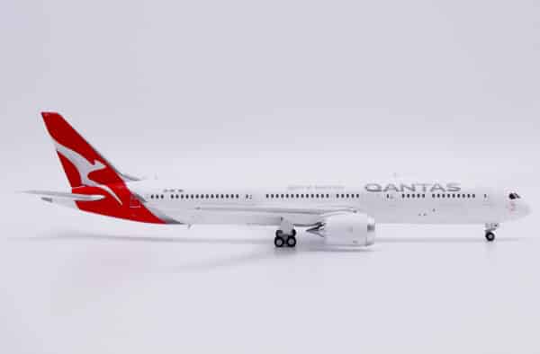 JC Wings 1:400 Qantas Airways Boeing B787-9 Dreamliner "Boomerang - Flaps Up" VH-ZNF (XX40367) - Image 2