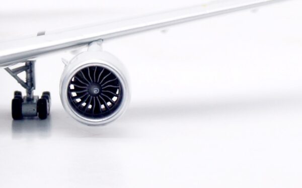 Aviation 400 1:400 Air China Boeing B777-300(ER) B-2085 (AV4295) - Image 13