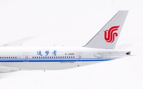 Aviation 400 1:400 Air China Boeing B777-300(ER) B-2085 (AV4295) - Image 14
