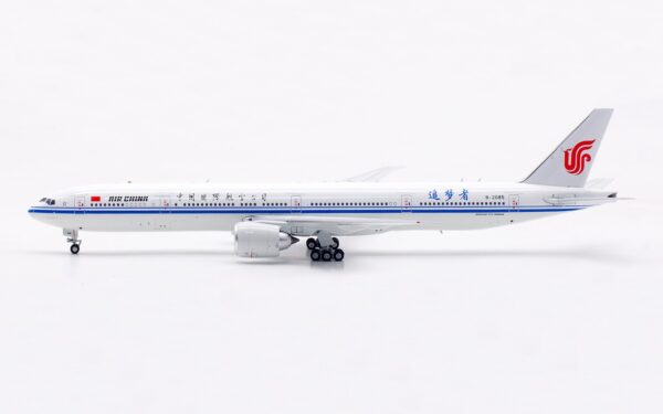 Aviation 400 1:400 Air China Boeing B777-300(ER) B-2085 (AV4295) - Image 5