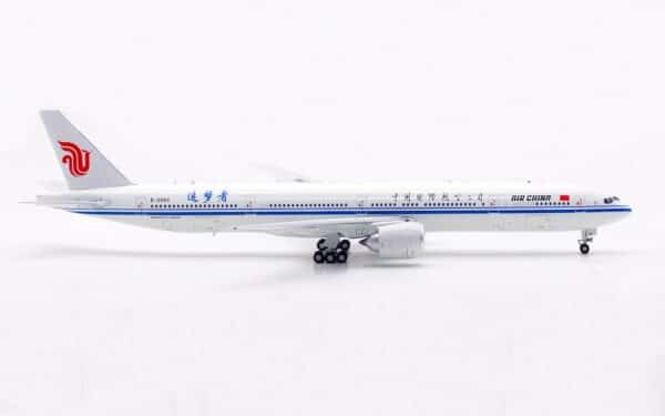 Aviation 400 1:400 Air China Boeing B777-300(ER) B-2085 (AV4295) - Image 6