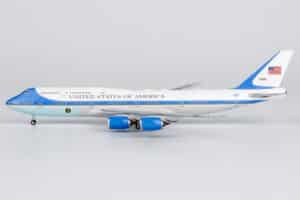 NG Models 1:400 United States Air Force (USAF) Boeing VC-25B (B747-8i) VIP "Fantasy Old Colours" 30000 (NG78040)