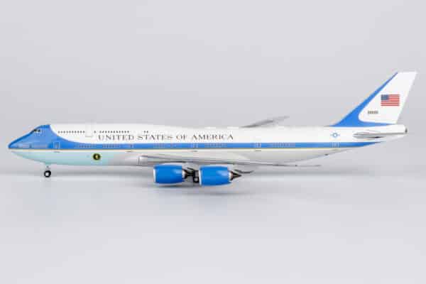NG Models 1:400 United States Air Force (USAF) Boeing VC-25B (B747-8i) VIP "Fantasy Old Colours" 30000 (NG78040)