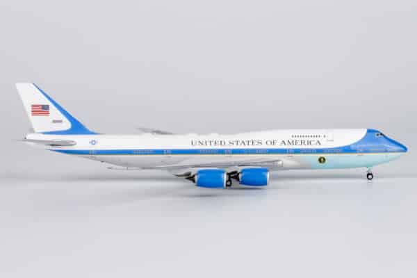NG Models 1:400 United States Air Force (USAF) Boeing VC-25B (B747-8i) VIP "Fantasy Old Colours" 30000 (NG78040) - Image 2
